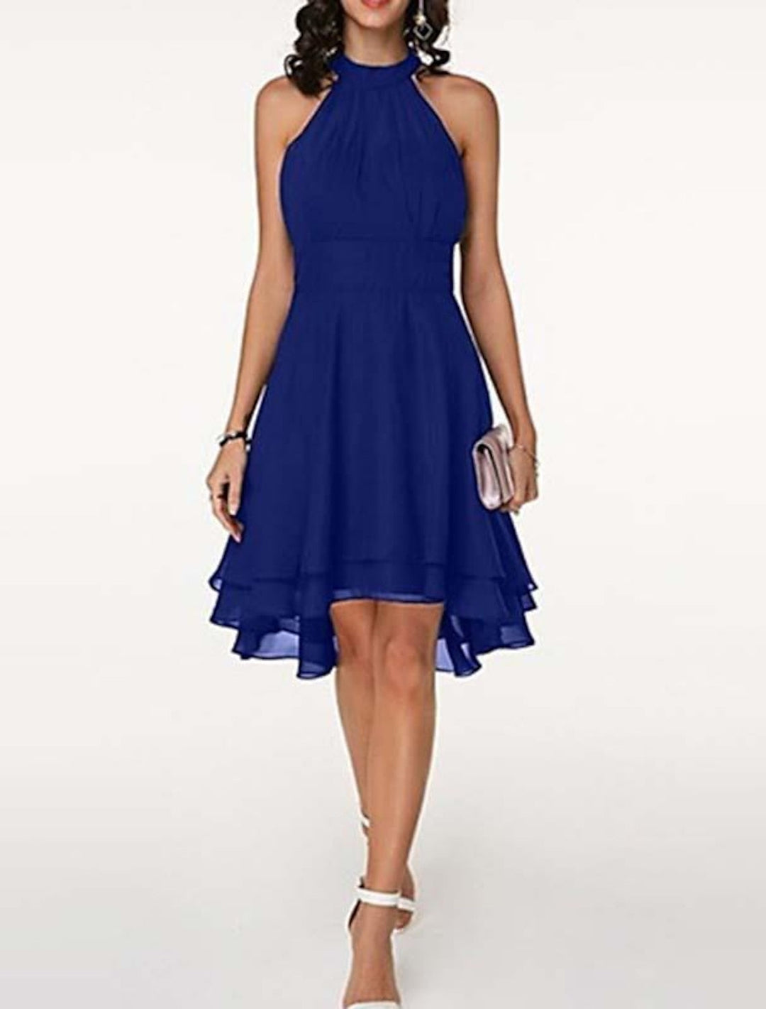 Elegante abito da sera donna con raffinato scollo all'americana, dettagli volant e vestibilità a trapezio. Moda cerimonia.