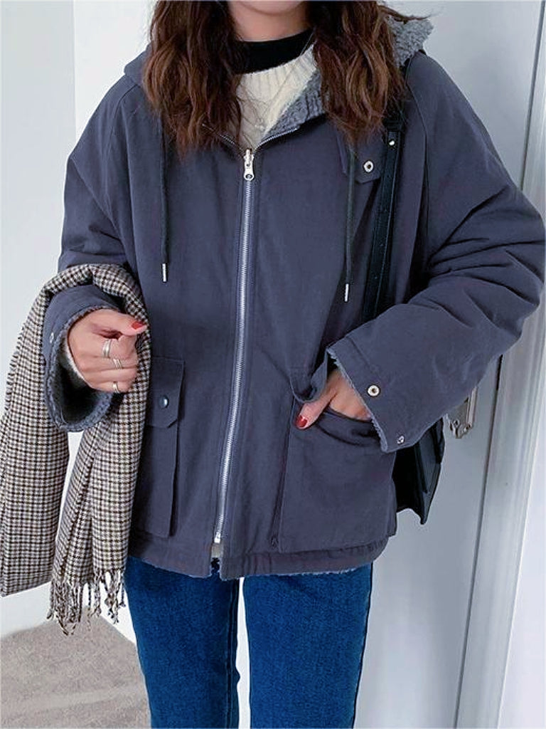 Caldo parka donna albicocca oversize con cappuccio. Ideale per l'eleganza invernale e il comfort quotidiano.