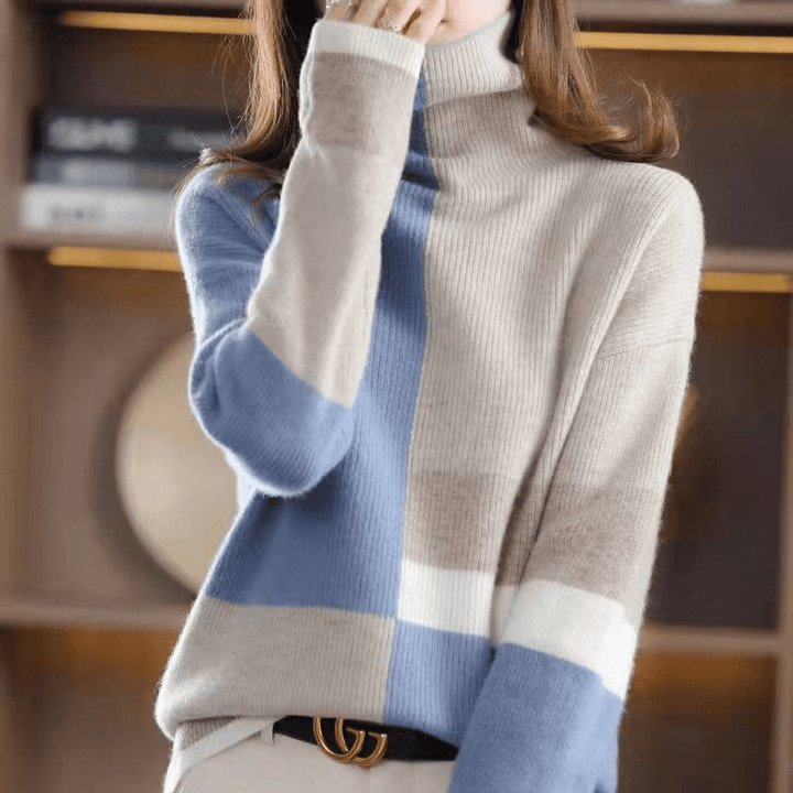 Maglia donna color block a collo alto, perfetta per un look moderno e confortevole. Essenziale per la moda invernale.