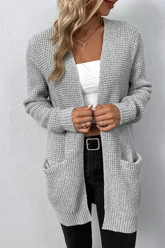 Cardigan donna comodo e versatile, con maniche lunghe e tasche. Perfetto per outfit casual o eleganti.
