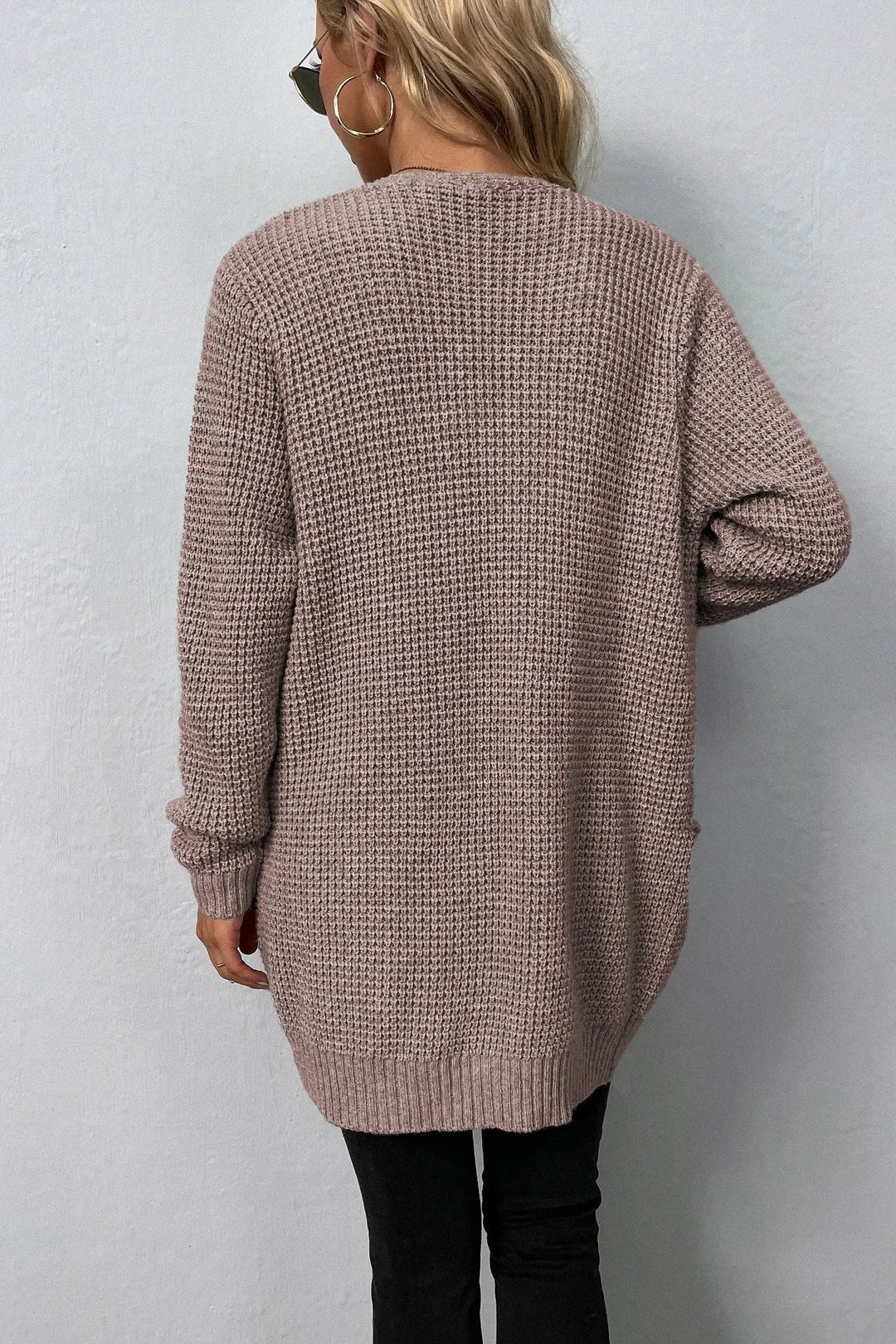 Cardigan donna casual-chic, aperto e comodo con tasche. Perfetto per un outfit rilassato ma alla moda.