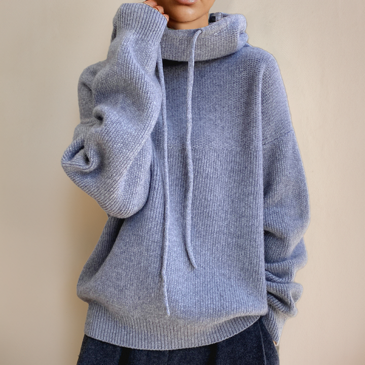 Maglione donna con cappuccio, vestibilità regolare, ideale per comfort quotidiano e stile rilassato.