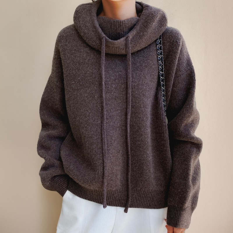 Maglione donna con cappuccio, design moderno e comfort ottimale per affrontare l'autunno inverno con stile.