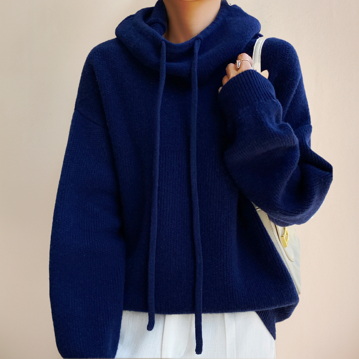 Maglione donna casual con cappuccio, in morbida maglieria, ideale per un look versatile e confortevole.