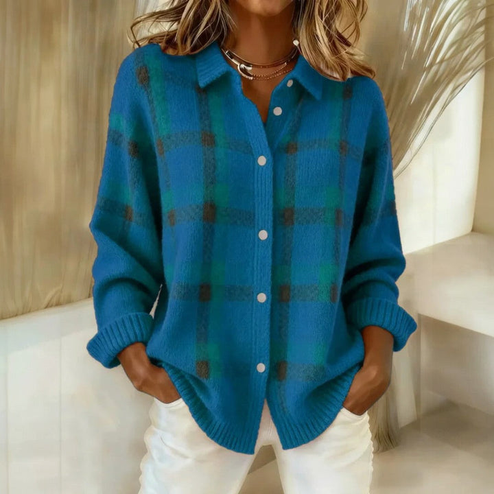 Maglione donna con colletto elegante e bottoni. Un capo caldo e versatile per la moda autunno inverno.
