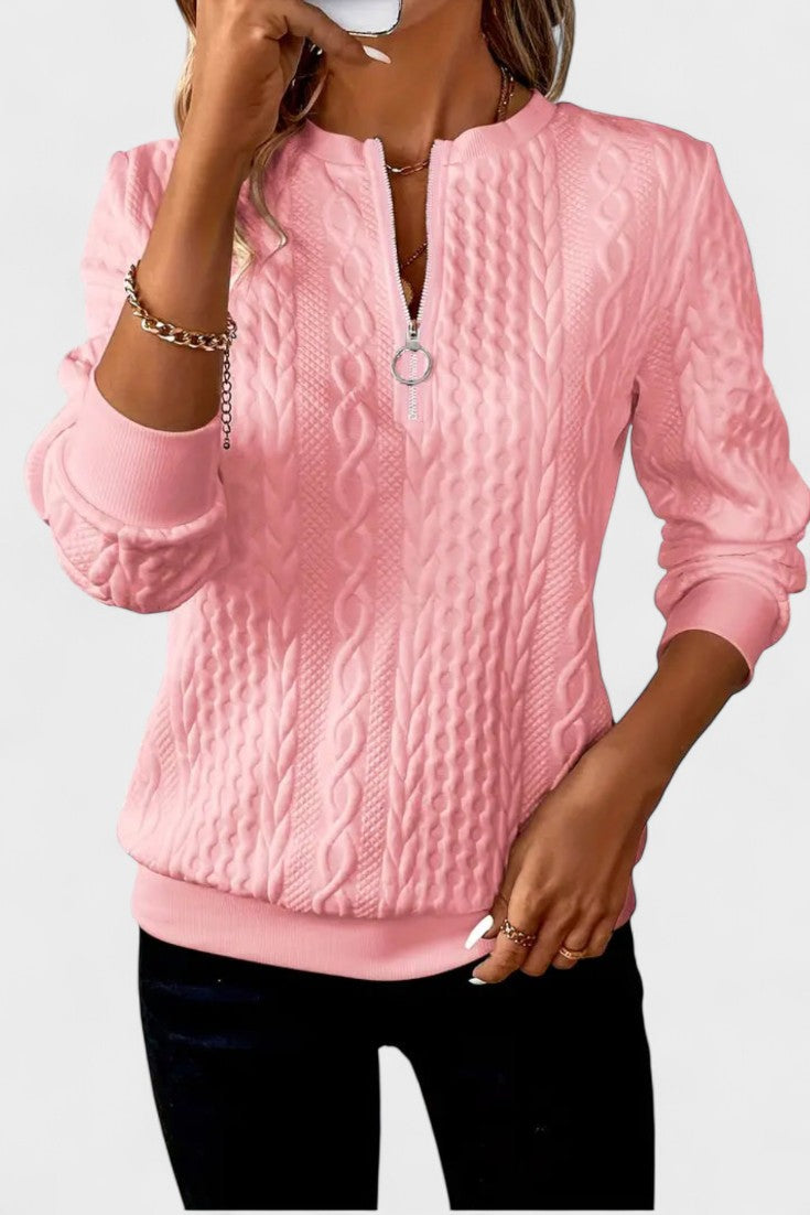 Maglione da donna grigio con collo alto e mezza zip. Ideale per un look casual o elegante, comfort invernale.