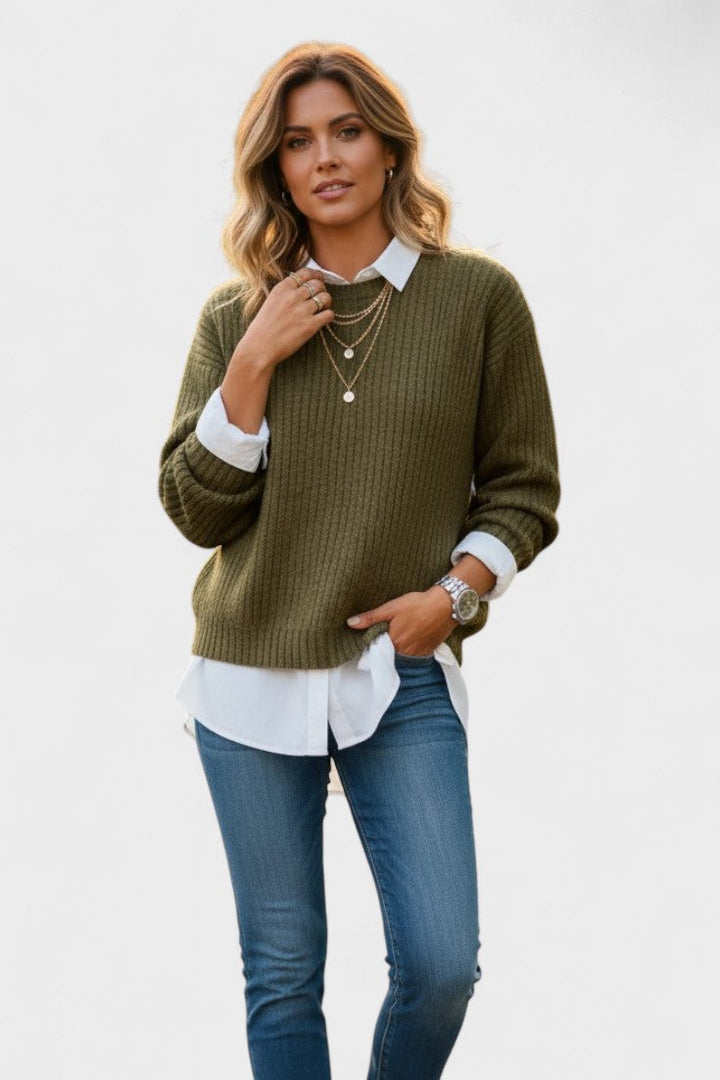 Maglione donna verde scuro con girocollo in maglia a coste. Ideale per uno stile casual o elegante.