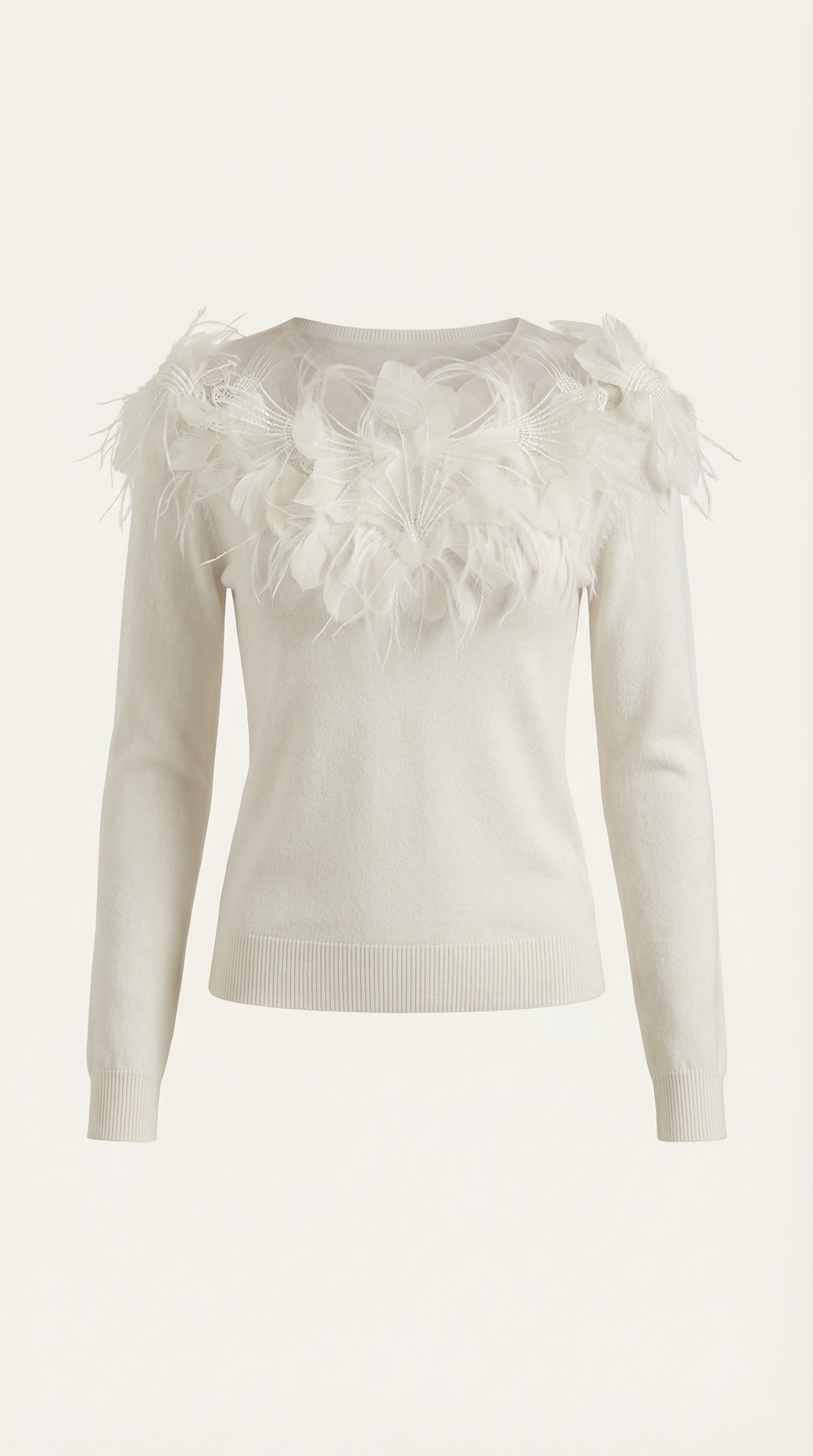 Maglione donna elegante girocollo con piume, versatile per serate o outfit casual chic autunno inverno.