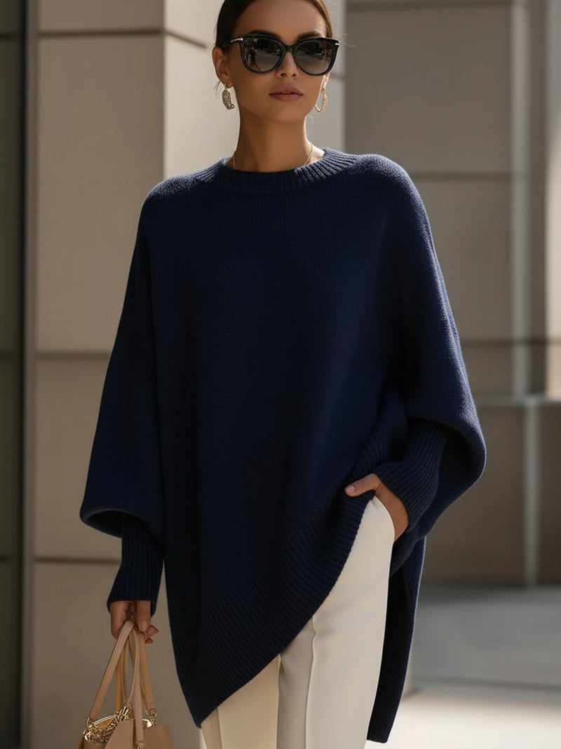 Maglione donna invernale, modello poncho oversize. Perfetto per un look asimmetrico casual o elegante.