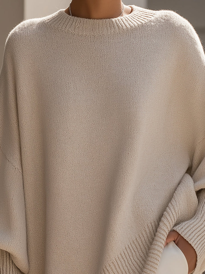 Maglione donna ampio con taglio poncho, collo alto. Ideale per un look invernale confortevole e alla moda.