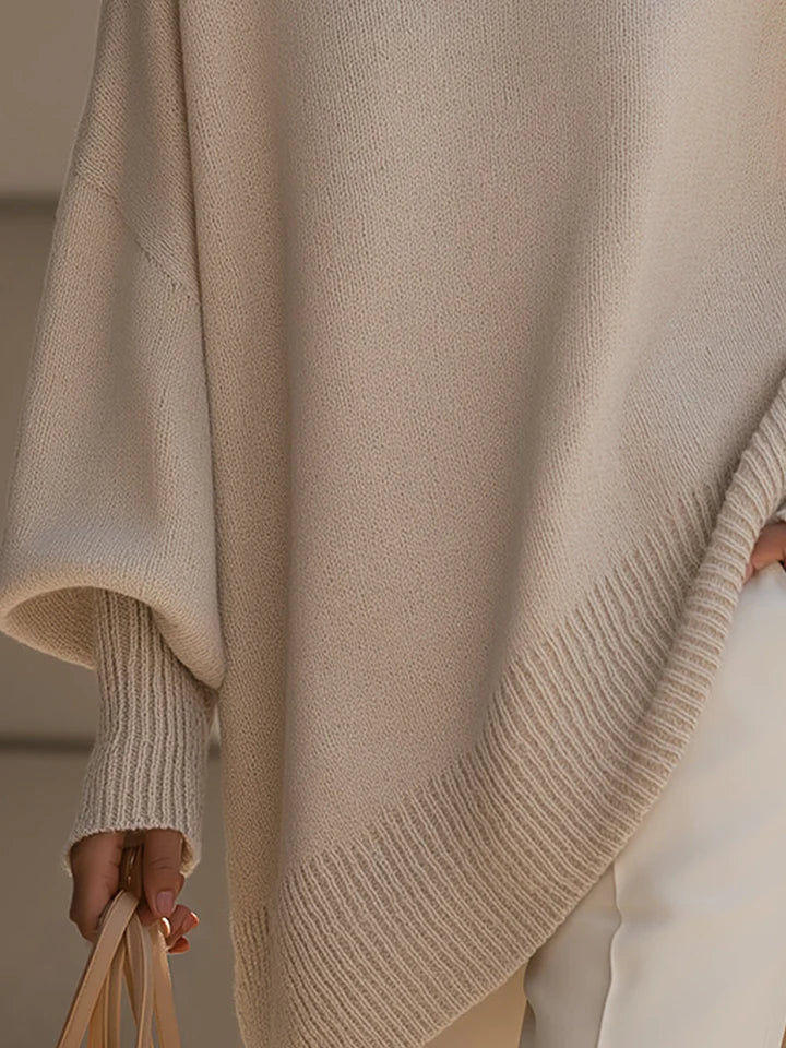 Maglione oversize donna in stile poncho con orlo asimmetrico. Morbido, caldo e di tendenza per l'autunno.