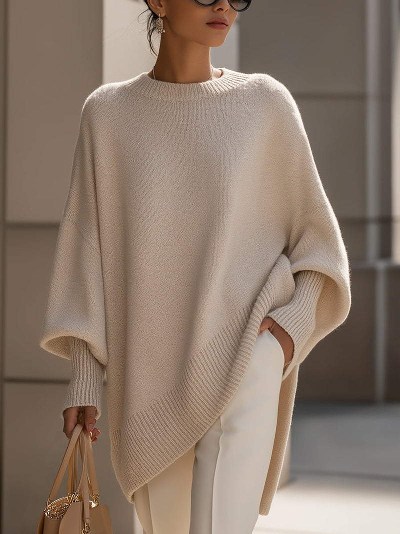 Maglione donna oversize stile poncho, orlo asimmetrico. Perfetto per moda autunno/inverno casual ed elegante.