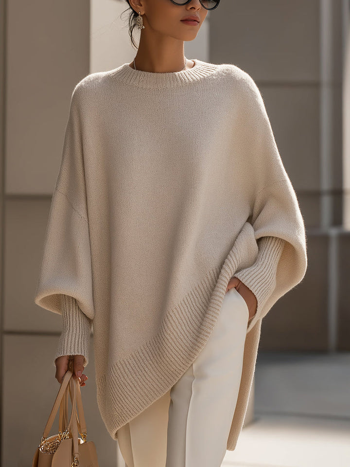 Maglione donna oversize stile poncho, orlo asimmetrico. Perfetto per moda autunno/inverno casual ed elegante.
