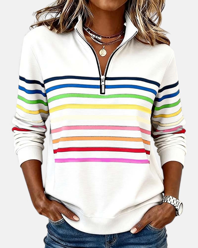Dettaglio collo alto e mezza zip su maglione donna knitwear. Stile casual moda donna.