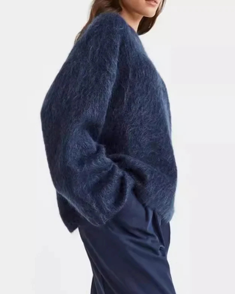 Dettaglio maglione donna oversize, tessuto morbido e caldo in maglia per un comfort avvolgente autunnale.