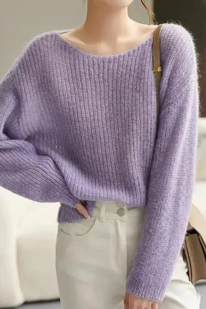 Maglione donna morbido lavanda con scollo a barca, ideale per outfit casual ed eleganti.