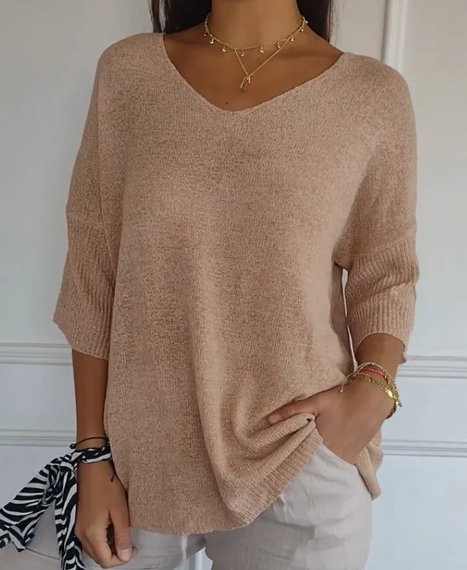Maglione donna scollo a V, vestibilità comfort relaxed. Abbigliamento versatile per la moda autunno. Stile casual ed elegante.