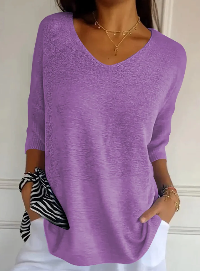 Maglione donna leggero scollo a V, comfort relaxed per il tuo stile autunnale. Maglieria versatile per un look casual-chic.