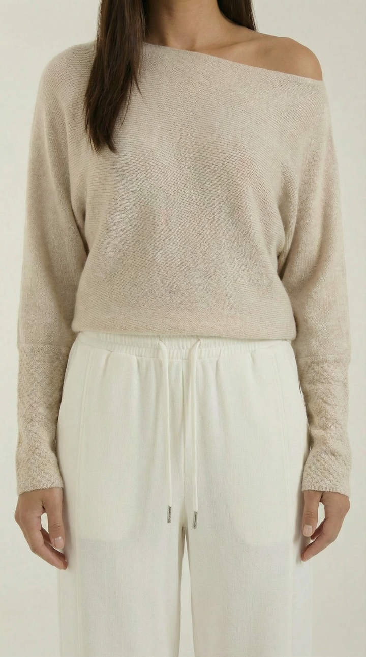Maglione grigio asimmetrico donna, con dettaglio spalla scoperta, ideale per abbigliamento autunno inverno.