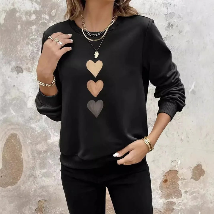 Maglia donna comoda e stilosa con cuori. Scollo rotondo e design casual per la moda femminile invernale.