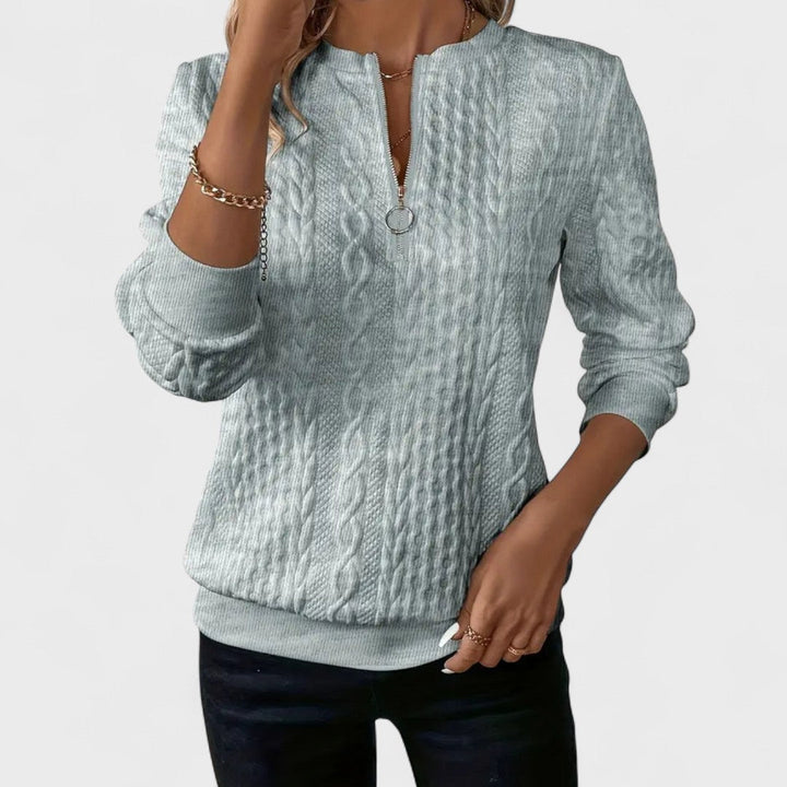 Maglione donna morbido in maglieria con zip frontale e dettagli a trecce. Ideale per look casual o eleganti.