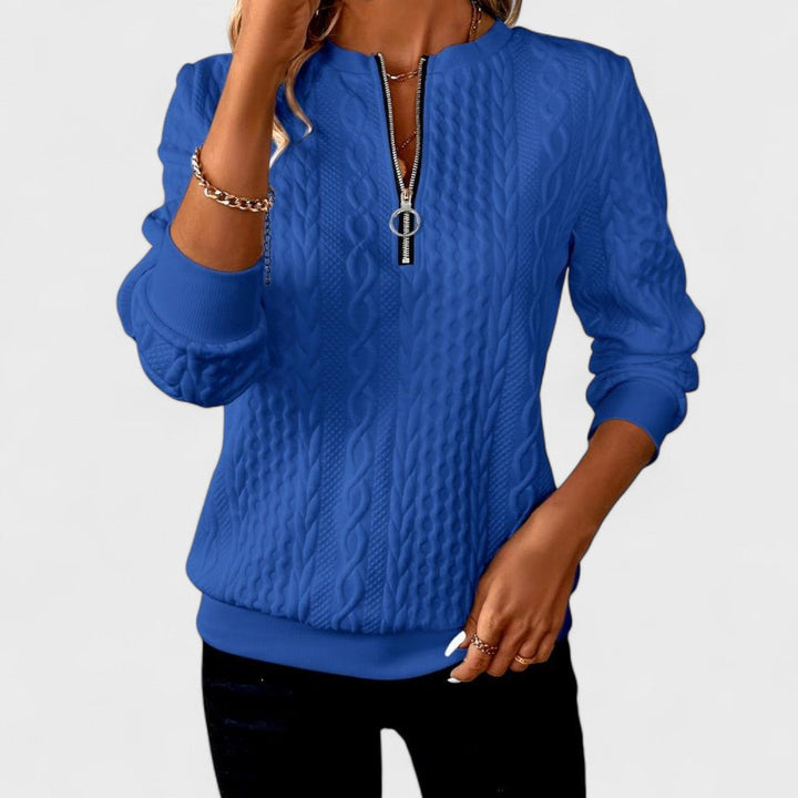 Maglione donna confortevole con zip e motivo a trecce. Perfetto abbigliamento invernale, caldo ed elegante.