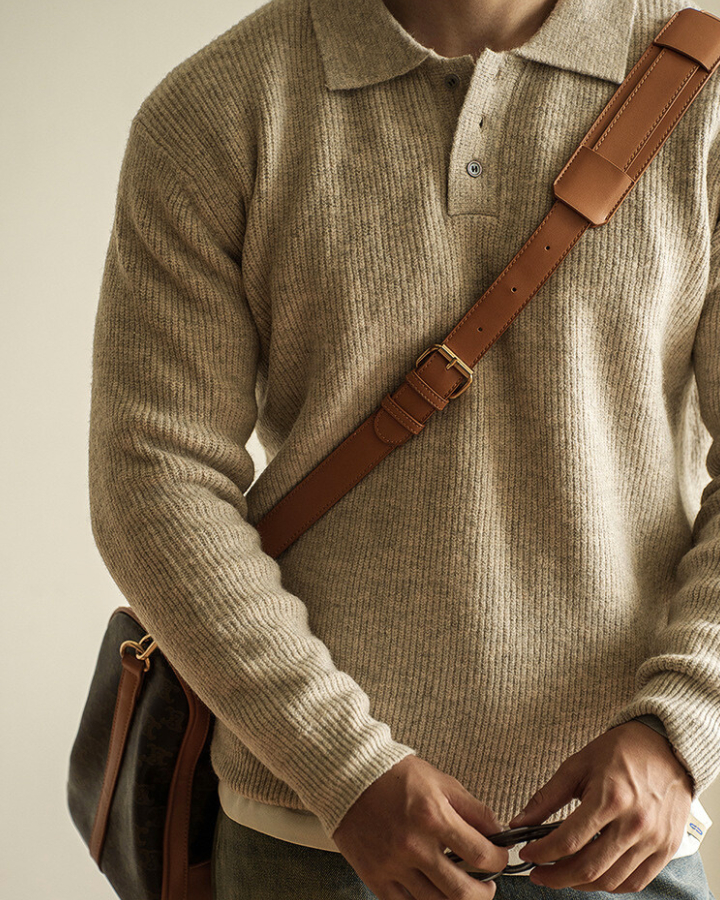 Maglione polo uomo beige, capo essenziale per un look casual elegante autunno inverno. Vestibilità regolare, comfort.