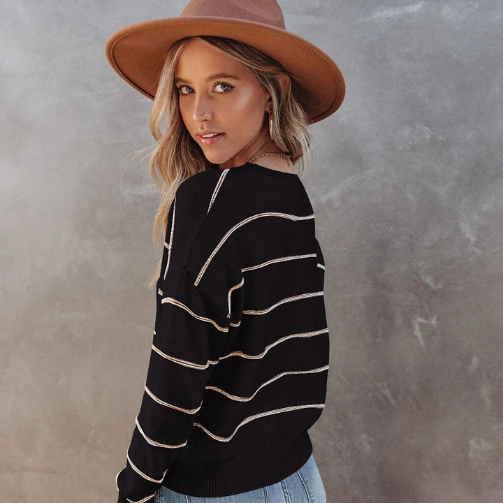 Maglia donna a righe per un look casual versatile. Pullover confortevole, ideale per moda femminile e quotidiana.