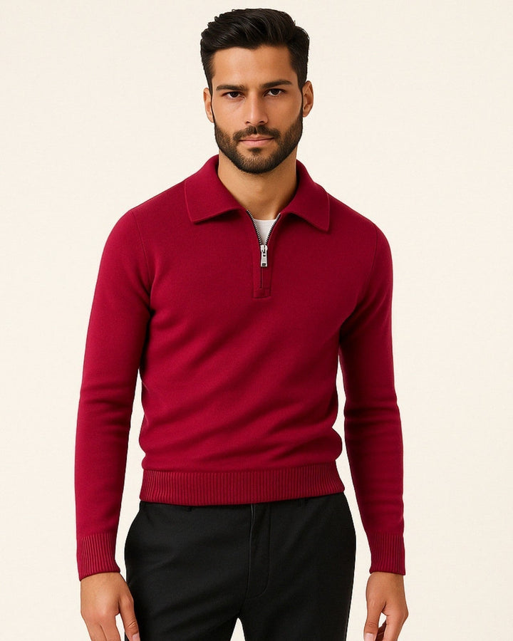 Primo piano sulla zip e colletto del maglione uomo. Dettaglio di qualità per moda autunno inverno.