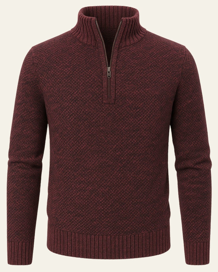 Dettaglio mezza zip e collo alto di un maglione uomo, mostra la qualità della maglieria invernale.