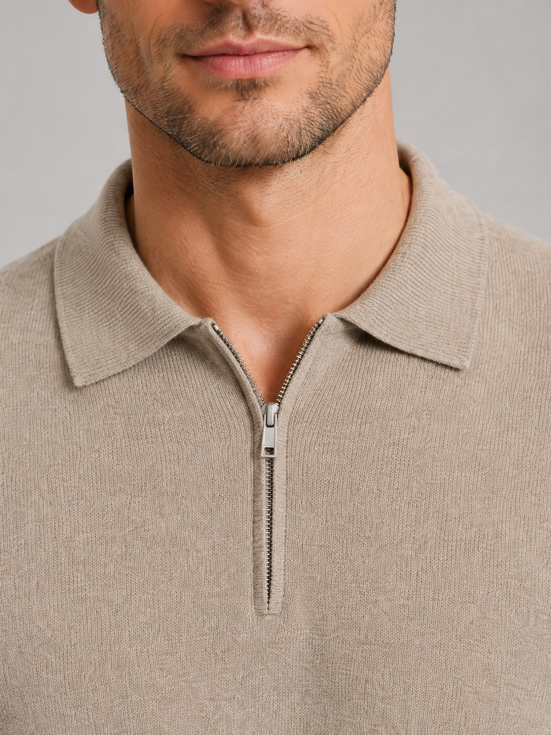 Maglione in maglieria uomo con collo polo e mezza zip, per un look invernale raffinato e confortevole.