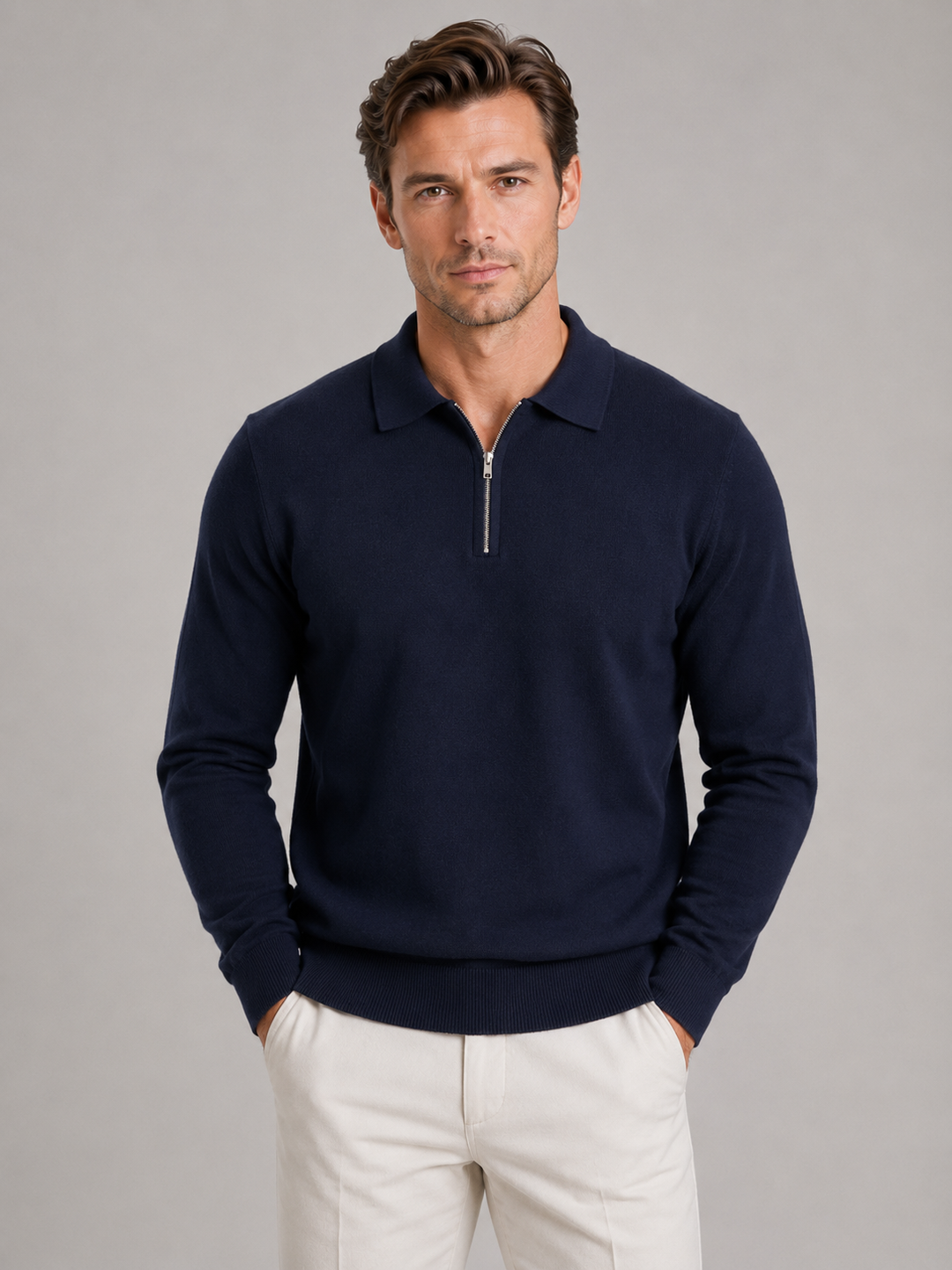 Maglione uomo versatile con collo polo e mezza zip, ideale per look casual o eleganti in maglieria.