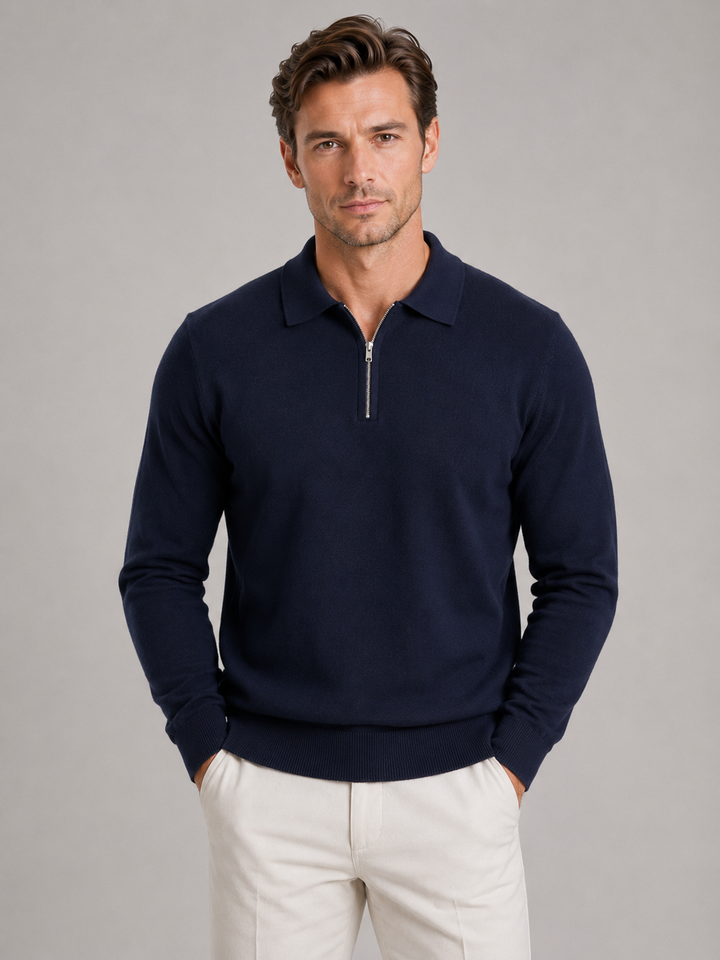 Maglione uomo versatile con collo polo e mezza zip, ideale per look casual o eleganti in maglieria.