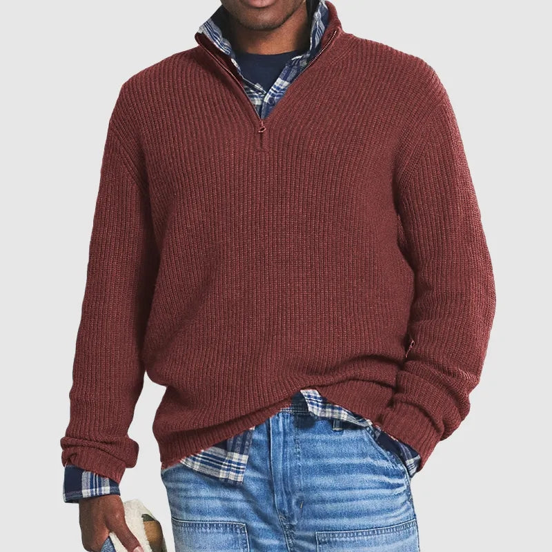 Maglia uomo blu scuro collo alto con zip, calda e comoda. Perfetta per il comfort e la moda invernale maschile.