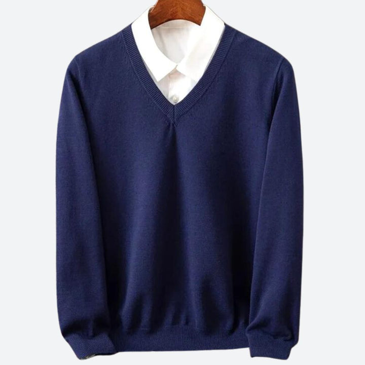 Maglione uomo scollo a V per un look versatile, adatto sia casual che elegante. Caldo e confortevole per ogni occasione.