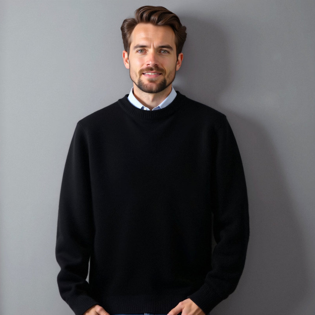 Dettaglio trama maglione uomo girocollo morbido e caldo, ideale per comfort e moda autunno-inverno.