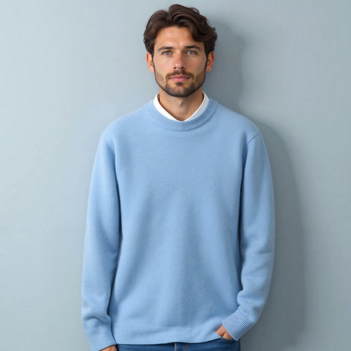 Maglione uomo girocollo con vestibilità comoda, un capo essenziale e versatile per ogni look casual o elegante.
