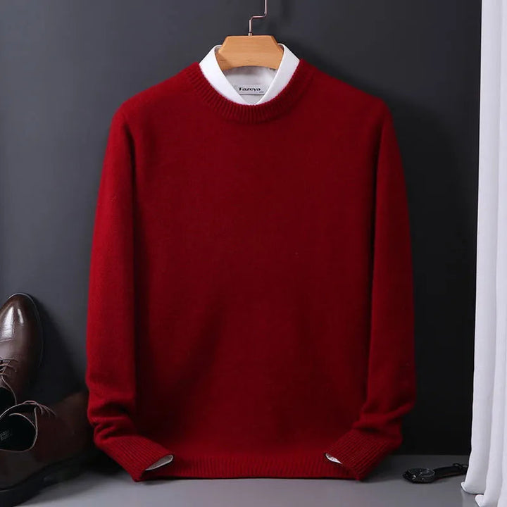 Comfort e stile assicurati con questo maglione uomo girocollo morbido, ideale per look invernali versatili.