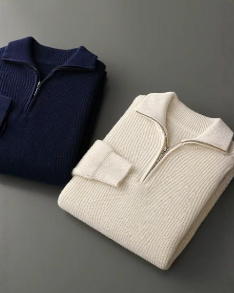 Maglione uomo a coste sottili, con pratica mezza zip. Top maschile confortevole e di tendenza AW.