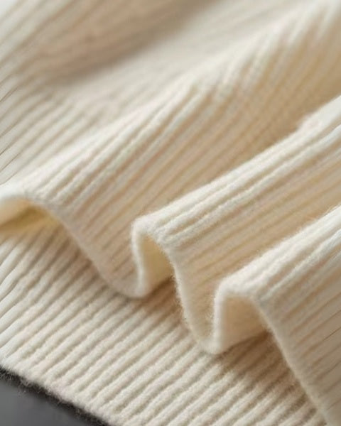 Moda maschile: maglione uomo a mezza zip, lavorazione a coste. Perfetto per l'autunno e l'inverno.