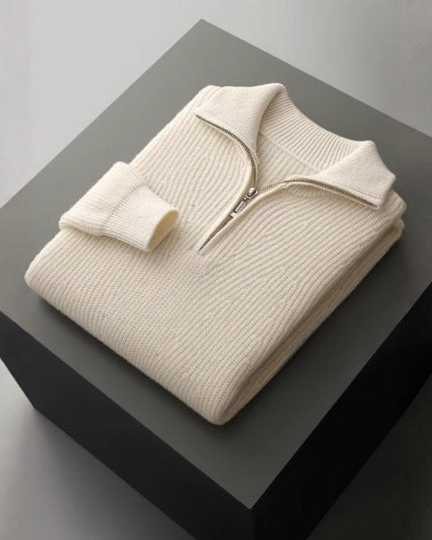 Maglione uomo elegante a coste con mezza zip, ideale per abbigliamento autunnale e invernale versatile.