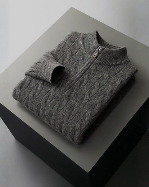 Pullover uomo elegante con mezza zip e lavorazione a trecce. Essenziale per la moda invernale maschile.