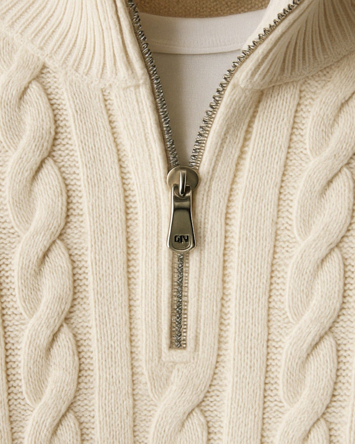 Maglione da uomo in maglieria con trecce intrecciate, mezza zip e collo alto, per un outfit invernale distinto.