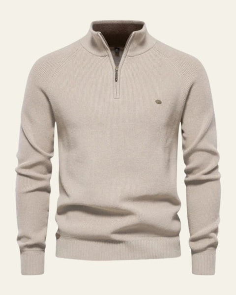 Maglia uomo basic con zip e collo alto, un capo essenziale per l'abbigliamento maschile in inverno.
