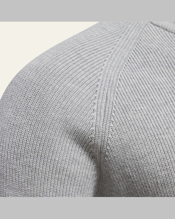 Maglia uomo basic con zip e collo alto, stile versatile per l'abbigliamento maschile casual elegante.