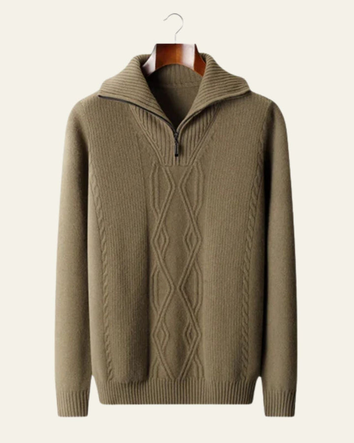 Maglione uomo autunnale con pattern a trecce e zip. Un capo essenziale, elegante e caldo per la moda uomo.