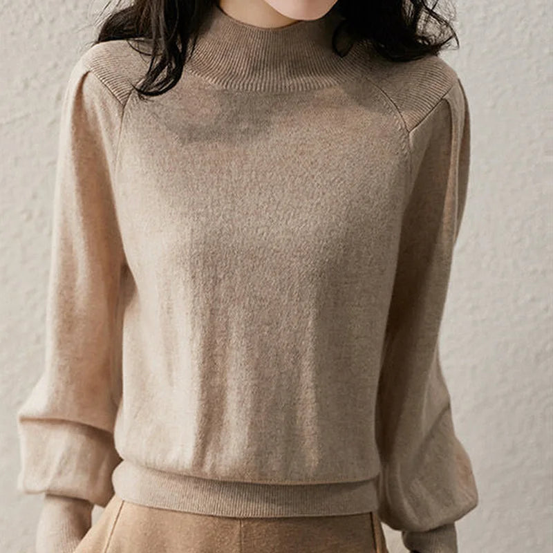 Elegante maglione donna a collo rotondo, perfetto per l'inverno. Abbigliamento casual comodo che esprime stile e calore.