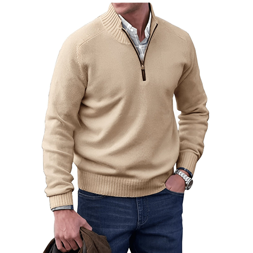 Elegante maglione uomo a collo alto con mezza zip, perfetto per look casual o chic.