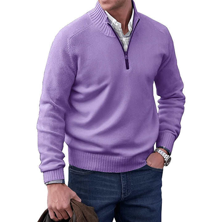 Maglieria uomo: maglione con mezza zip e collo alto, capo iconico e funzionale.