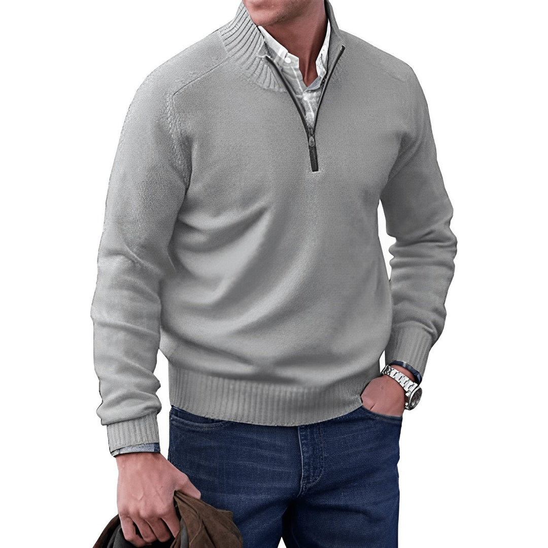 Maglione uomo casual con mezza zip e collo alto, ideale per l'abbigliamento quotidiano.